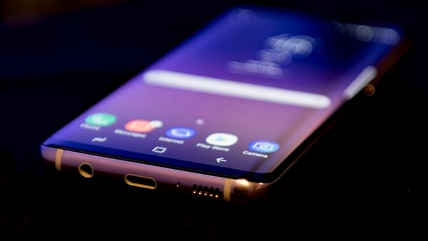 Predaje Samsungu Galaxy S8 sú ďaleko za predajmi modelu S4