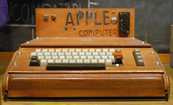 História Apple v kocke - Oficiálny vznik spoločnosti a Apple I.