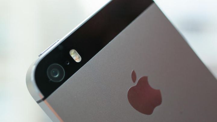 Cena iPhonu 5s klesne o polovicu!