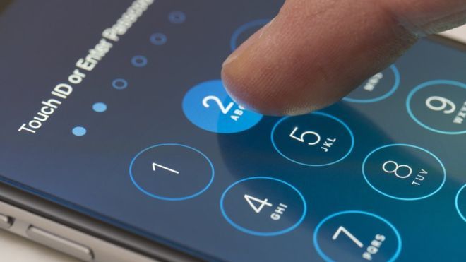Sudca žiada, aby mu spoločnosť Apple pomohla vytiahnuť dáta z iPhonu, ktorý patrí vrahovi