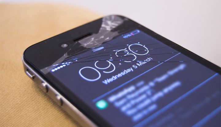 Apple zaplatí zákazníkom za rozbitý iPhone. Vieme koľko