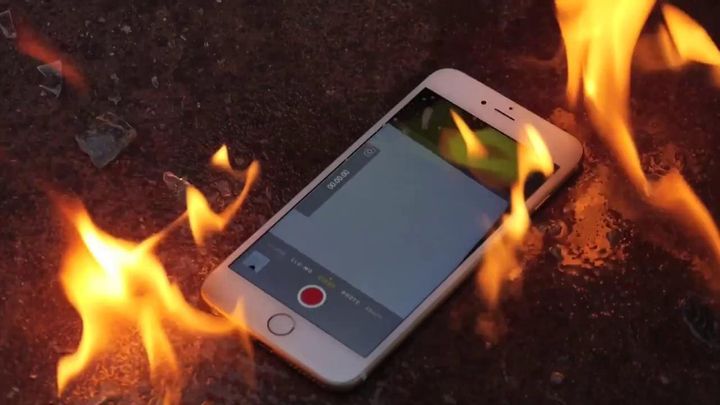 Behom letu na Havaj začali študentke z iPhonu šľahať plamene