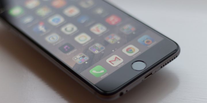 Na internet unikli fotografie iPhonu 5se a jeho krabičky