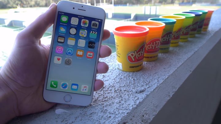Zachráni plastelína iPhone 6S pri páde z 30 metrov? Výsledok ťa prekvapí!