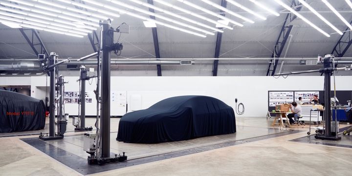 Zajtra bude oficiálne predstavená Tesla Model 3