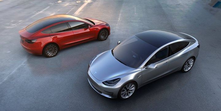 Tesla predstavila Model 3
