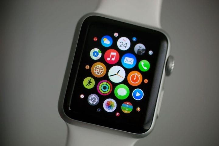 Tenšie Apple Watch 2 už v júni!