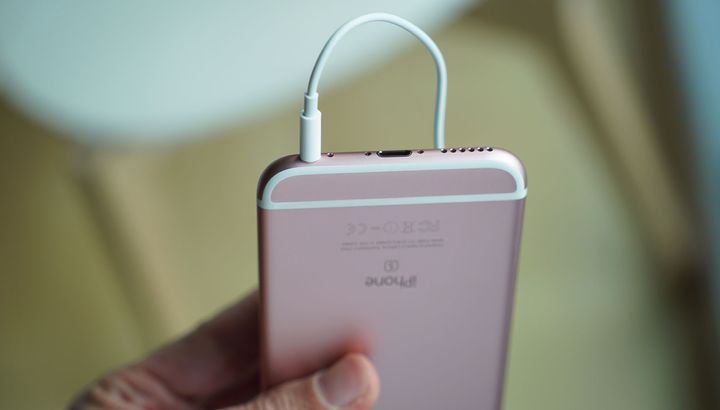 Nový patent na slúchadlá od Apple umožní prepínanie medzi drôtovým a bezdrôtovým módom