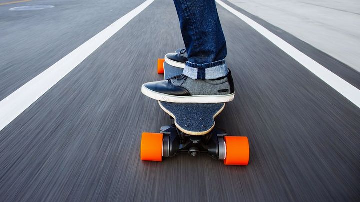 Druhá generácia elektrických skateboardov Boosted
