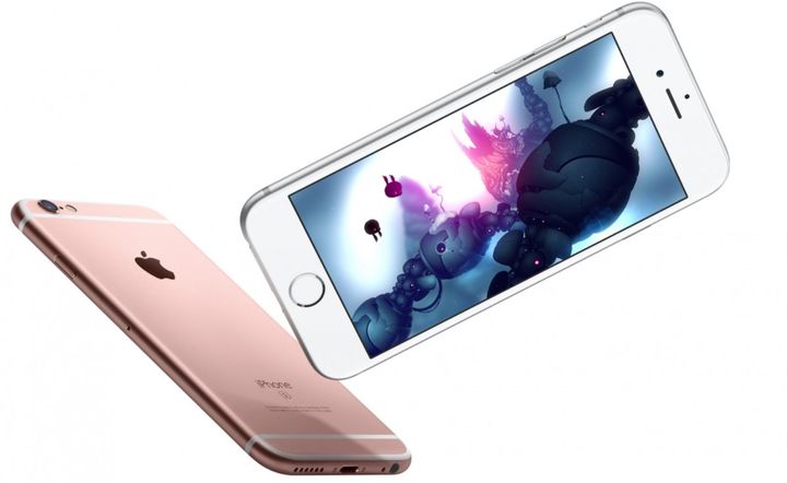 Firma Apple by mala budúci rok vydať až 3 iPhony