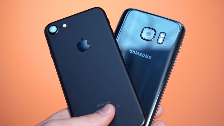 Apple prekonal Samsung v počte predaných telefónov za posledný kvartál