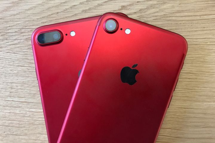 Prvý scratch test iPhone 7 RED. Čo všetko vydrží?